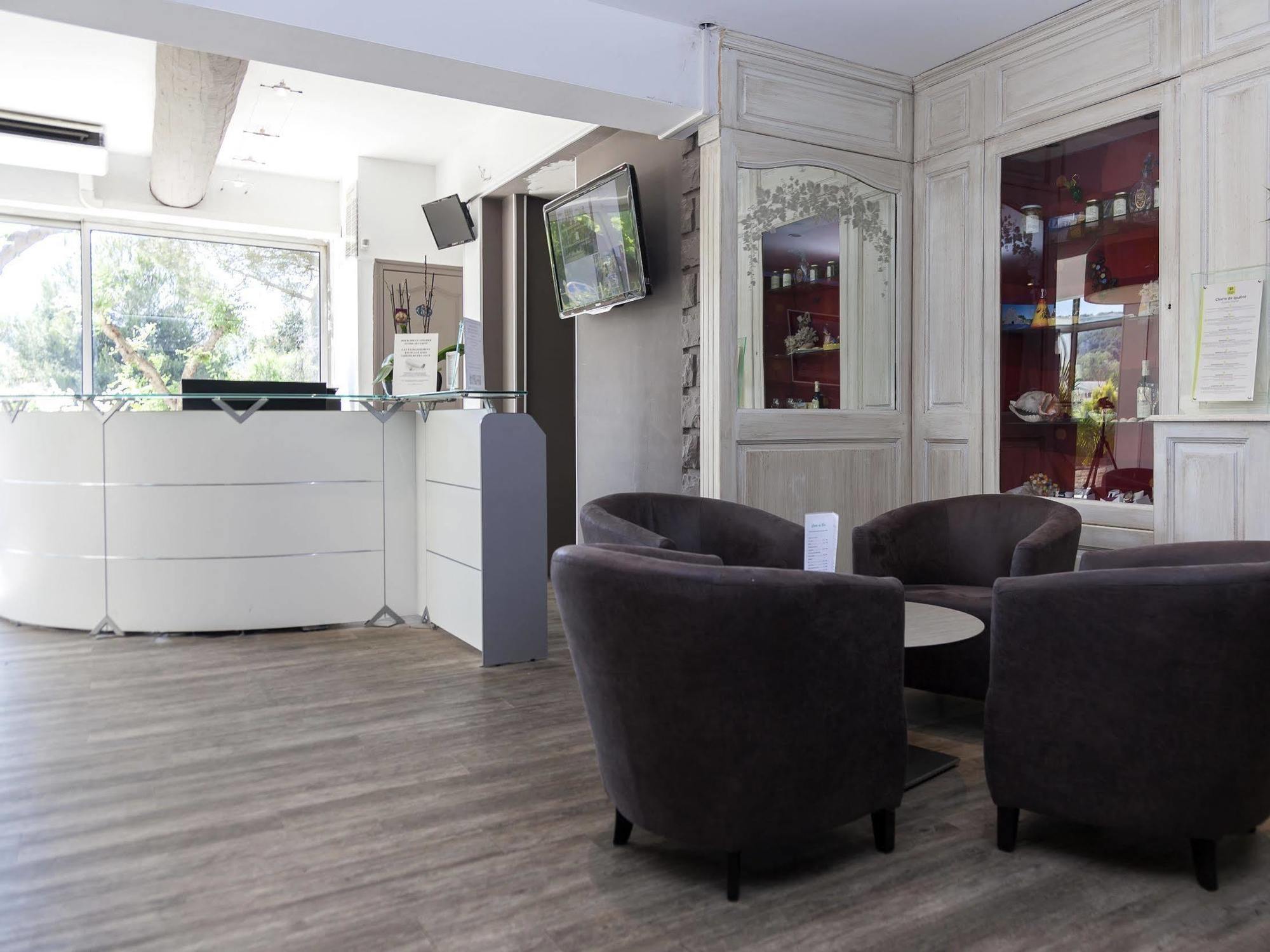 Logis Hotel & Restaurant L'Etape Bouc Bel Air - Gardanne Exterior photo